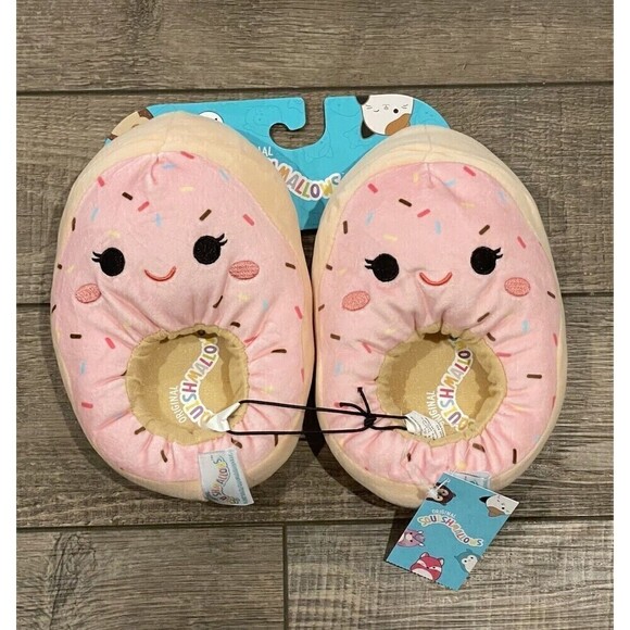 Squishmallow Slippers Girls Pink Dabria Donut Doughnut Plush Size 13-1 NEW - Picture 1 of 10